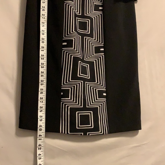 Fitted dress with ruffles around waist | size 8 - Picture 5 of 10